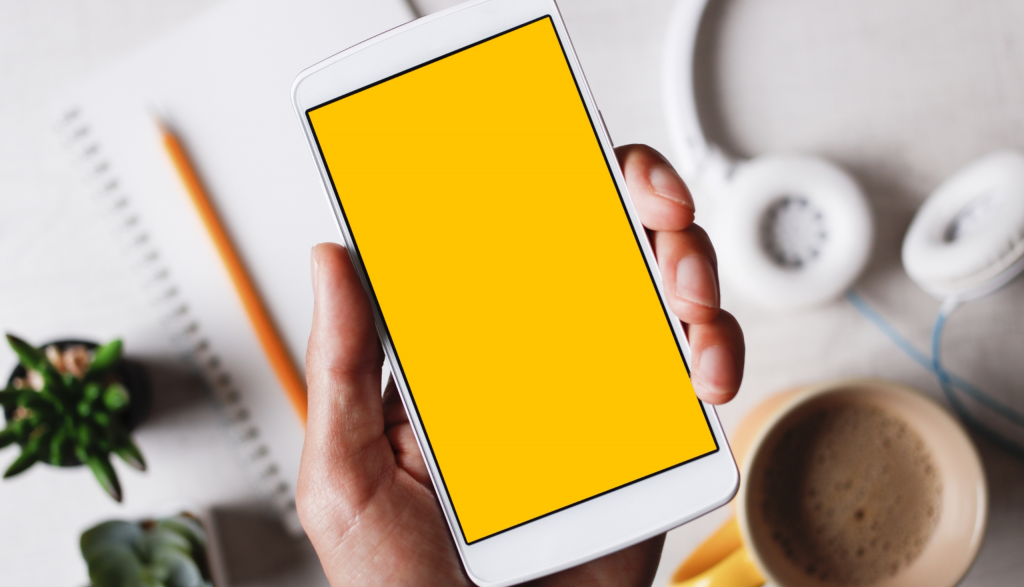 黄色いスマートフォンの画面